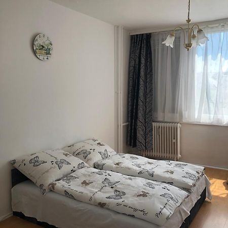 Juti Apartman Егер Екстериор снимка